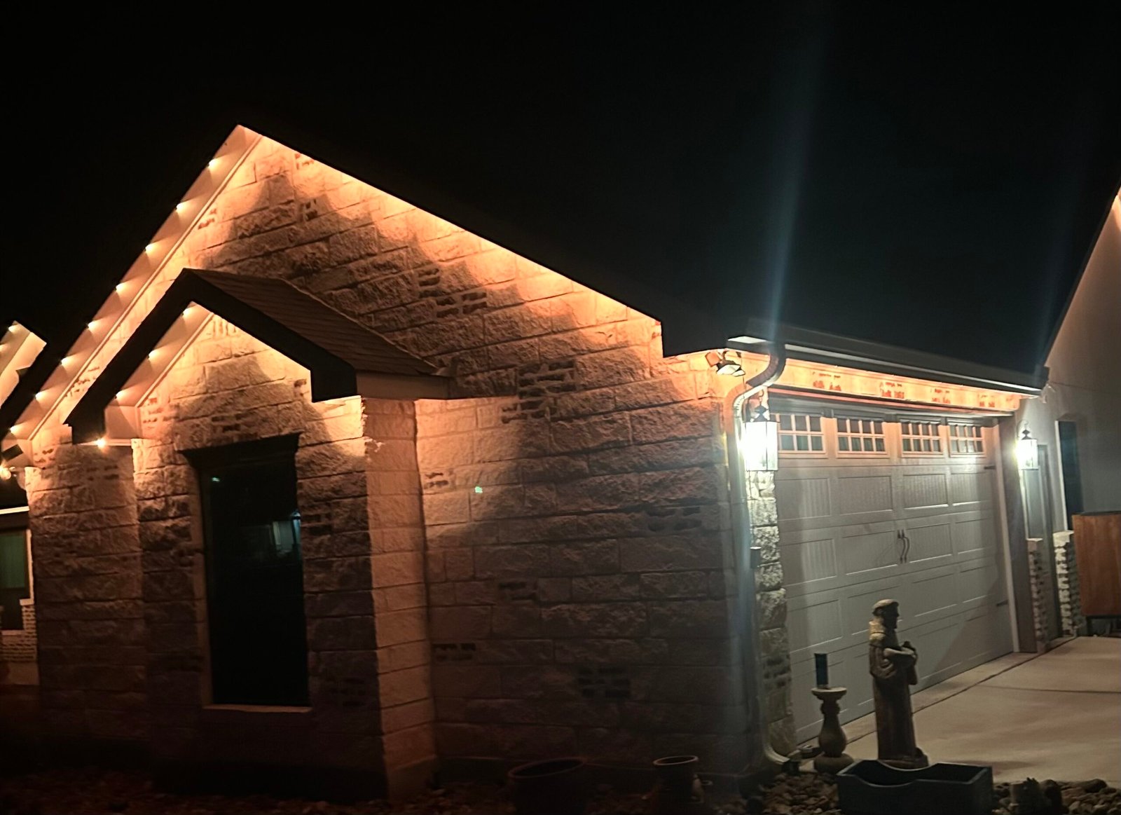 Permanent accent lighting for house